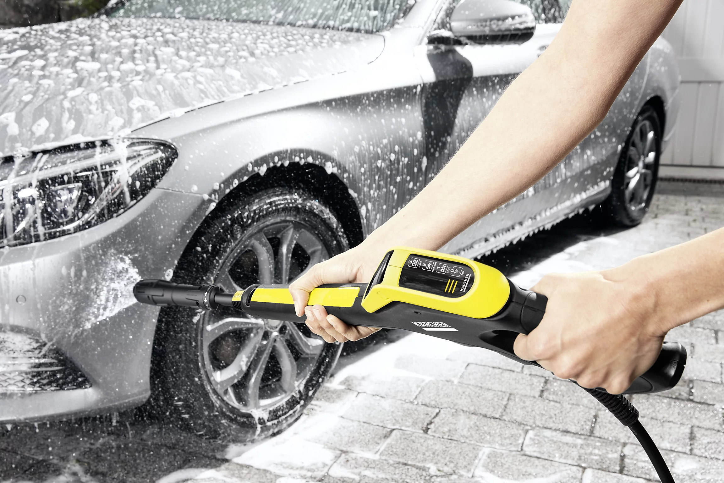 Kärcher K4 Power Control Corded Pressure washer 1.8kW - 13240320 - Image 8
